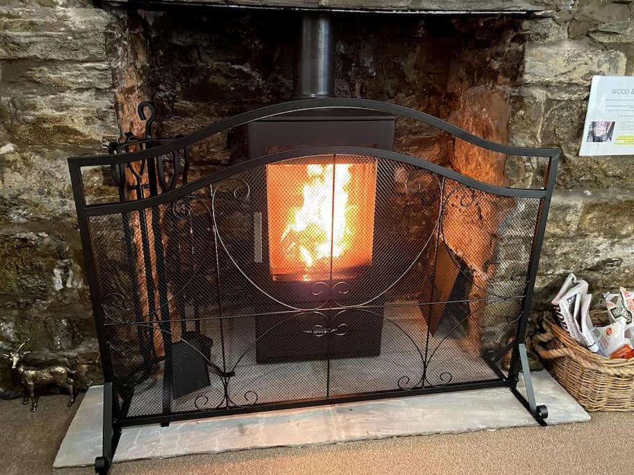The Cwtch, Log Fire, Sleeps 6, Nr Zip World, Brecon And Bike Park Wales Villa อาเบอร์แดร์ ภายนอก รูปภาพ