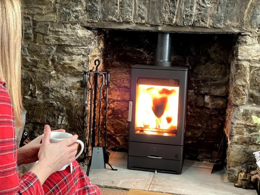 The Cwtch, Log Fire, Sleeps 6, Nr Zip World, Brecon And Bike Park Wales Villa อาเบอร์แดร์ ภายนอก รูปภาพ