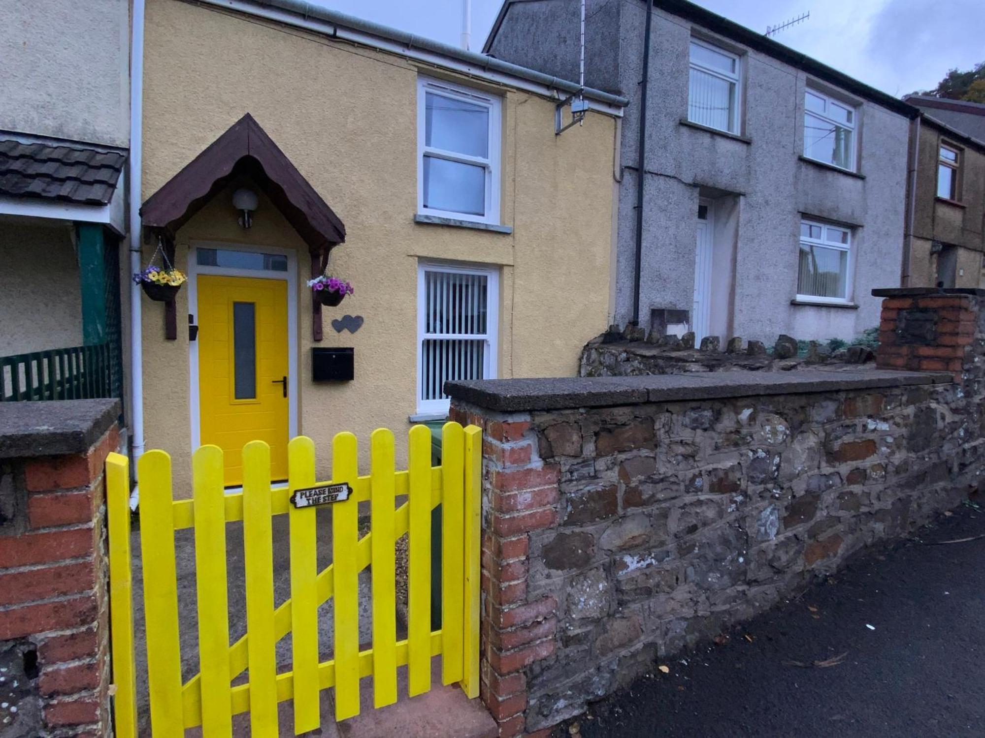 The Cwtch, Log Fire, Sleeps 6, Nr Zip World, Brecon And Bike Park Wales Villa อาเบอร์แดร์ ภายนอก รูปภาพ