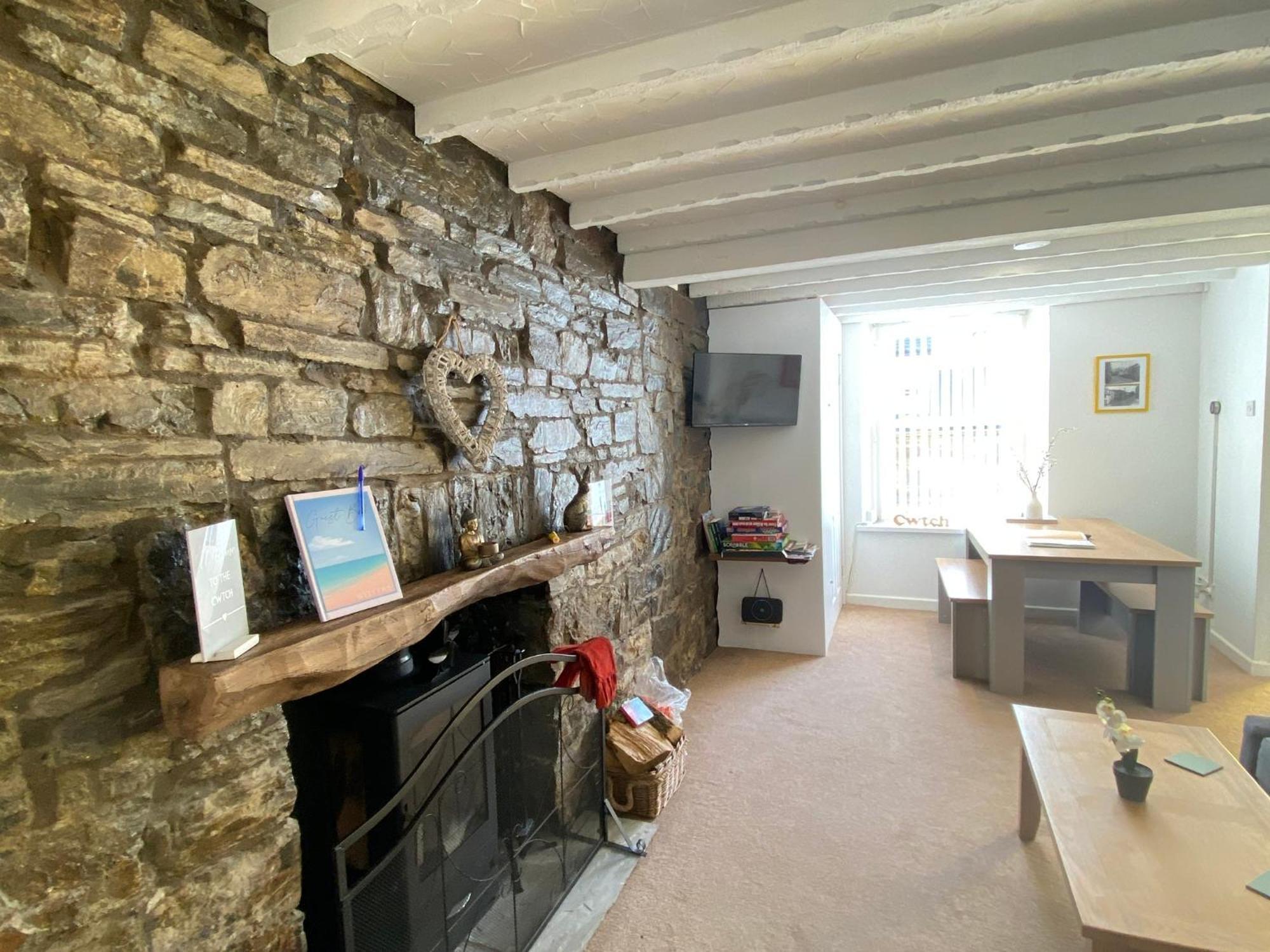 The Cwtch, Log Fire, Sleeps 6, Nr Zip World, Brecon And Bike Park Wales Villa อาเบอร์แดร์ ภายนอก รูปภาพ