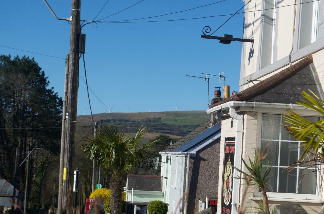 The Cwtch, Log Fire, Sleeps 6, Nr Zip World, Brecon And Bike Park Wales Villa อาเบอร์แดร์ ภายนอก รูปภาพ